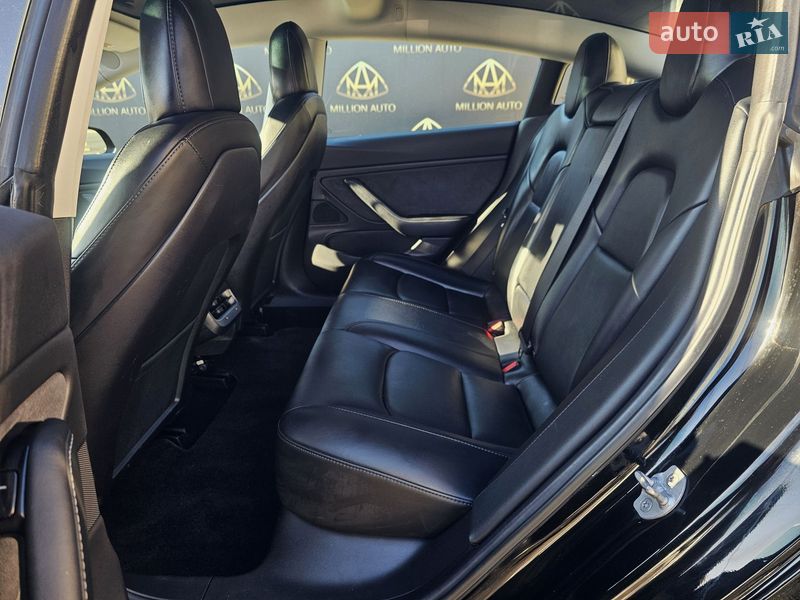 Седан Tesla Model 3 2019 в Києві