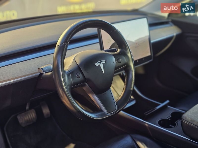 Седан Tesla Model 3 2019 в Києві