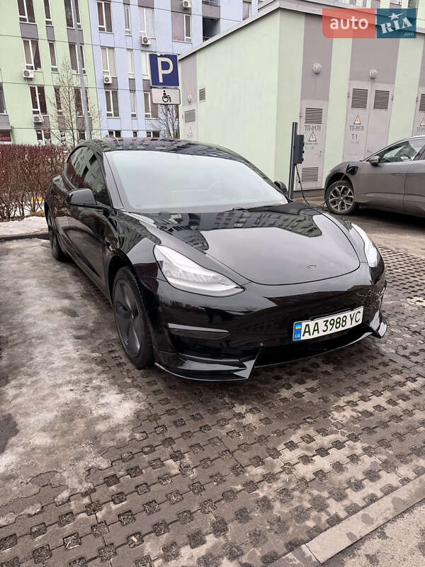 Седан Tesla Model 3 2019 в Киеве