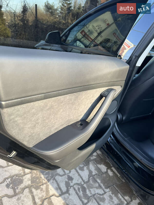 Седан Tesla Model 3 2023 в Києві