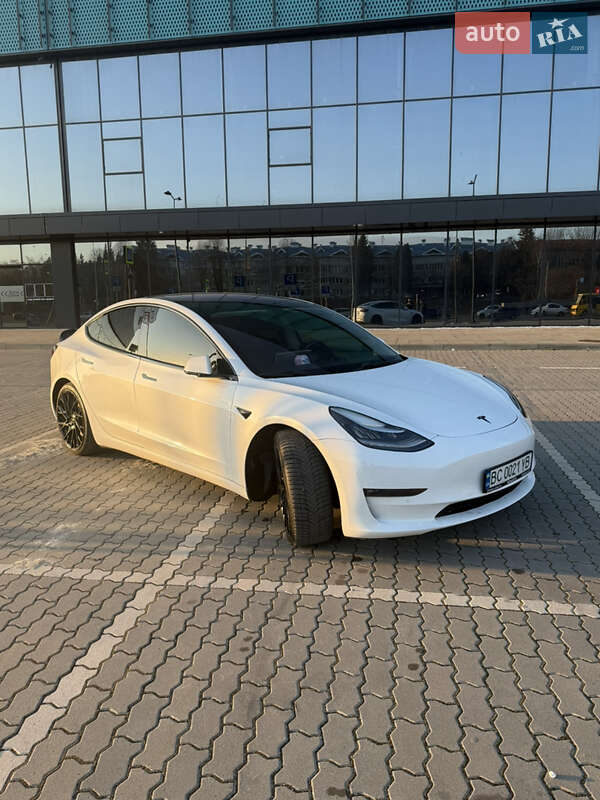 Седан Tesla Model 3 2018 в Суховоле
