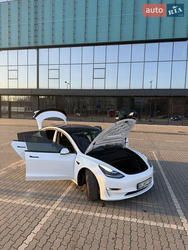 Седан Tesla Model 3 2018 в Суховоле