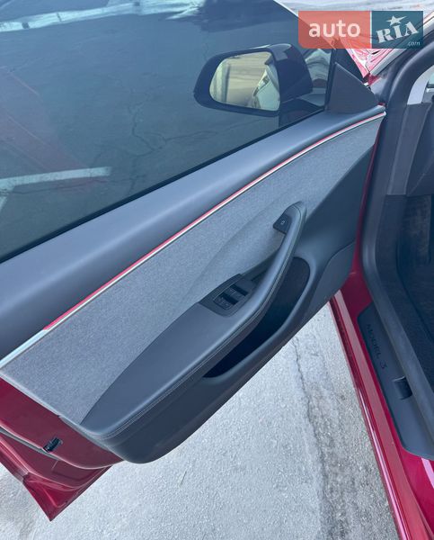 Седан Tesla Model 3 2025 в Києві