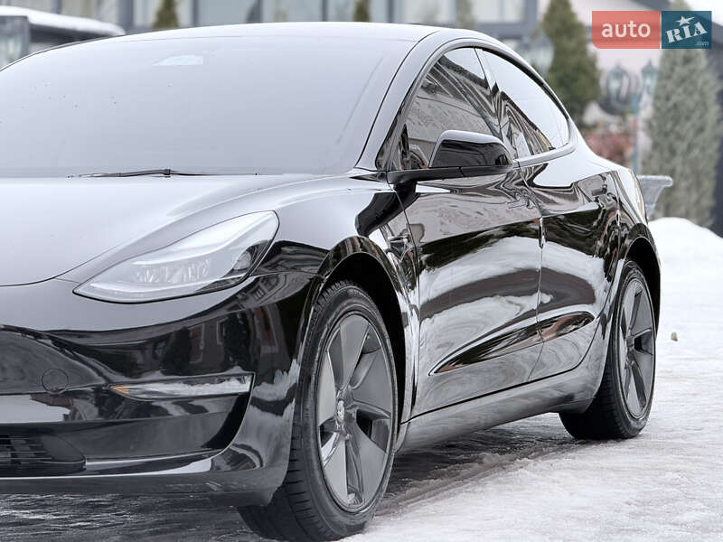 Седан Tesla Model 3 2023 в Стрию