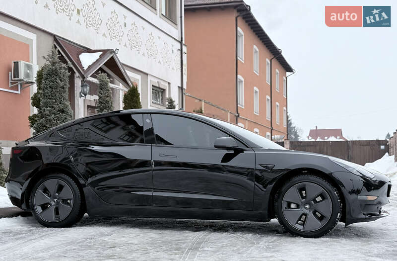 Седан Tesla Model 3 2023 в Стрию