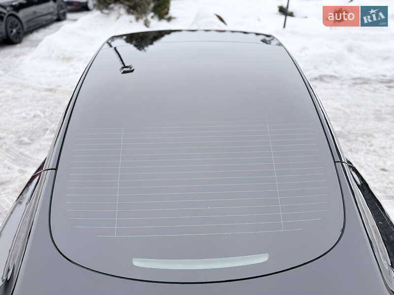 Седан Tesla Model 3 2023 в Стрию