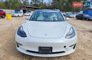 Седан Tesla Model 3 2021 в Чернівцях
