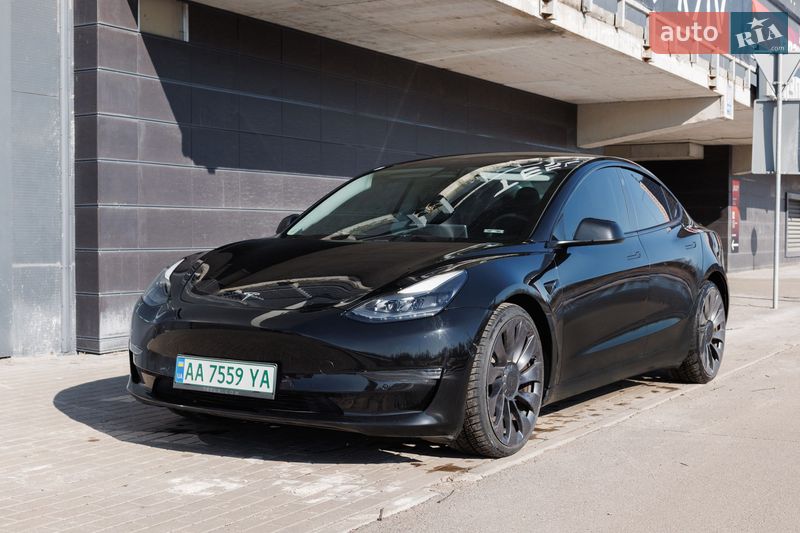 Седан Tesla Model 3 2021 в Киеве