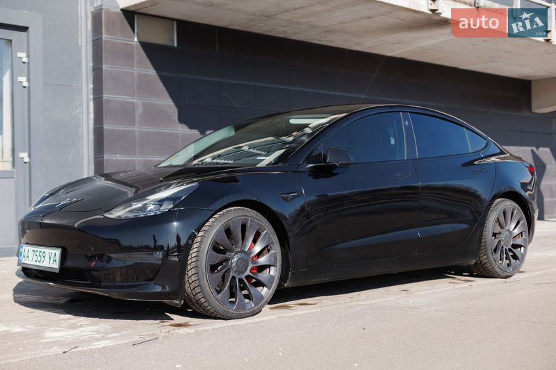 Седан Tesla Model 3 2021 в Киеве