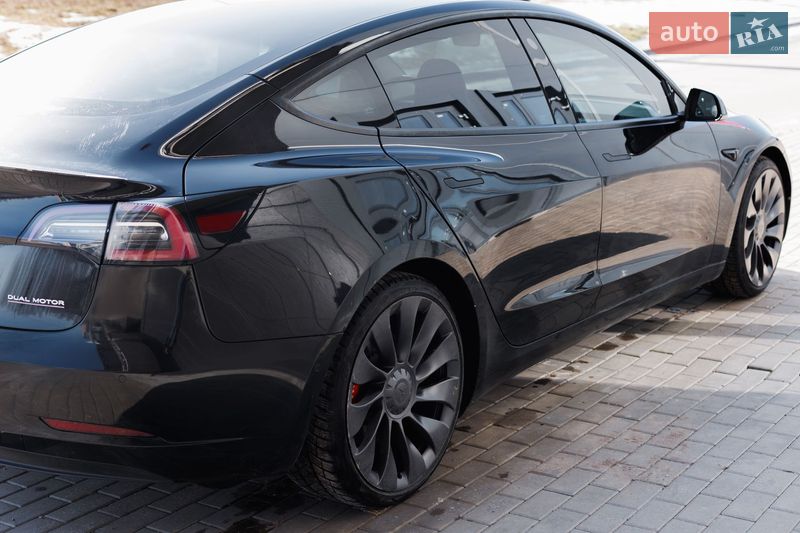 Седан Tesla Model 3 2021 в Киеве