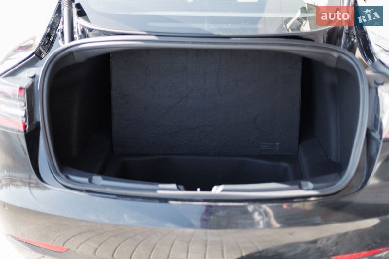 Седан Tesla Model 3 2021 в Киеве