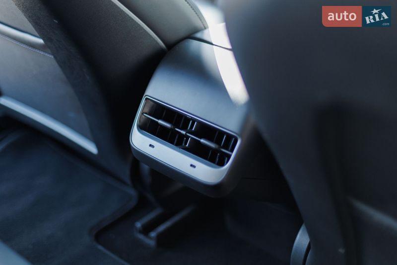 Седан Tesla Model 3 2021 в Киеве