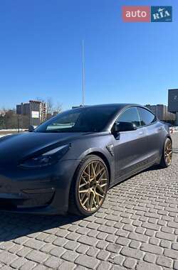 Седан Tesla Model 3 2021 в Львове