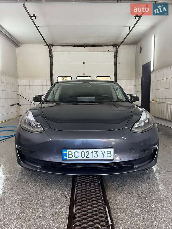 Седан Tesla Model 3 2021 в Львові
