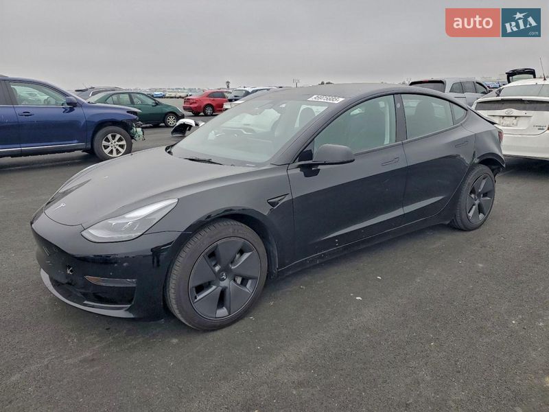Седан Tesla Model 3 2023 в Виннице