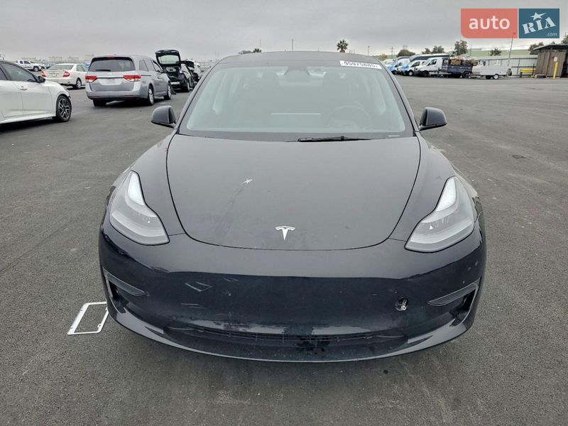 Седан Tesla Model 3 2023 в Виннице