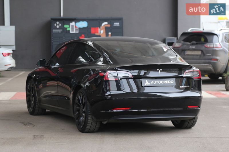 Седан Tesla Model 3 2022 в Києві