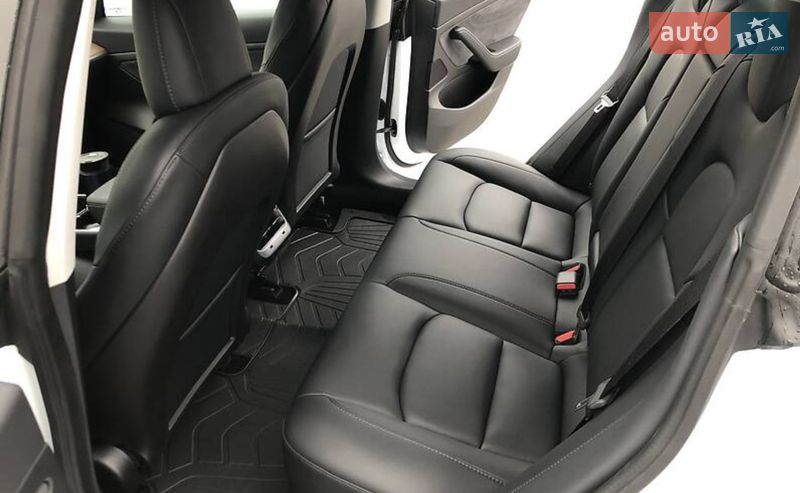 Седан Tesla Model 3 2019 в Одесі