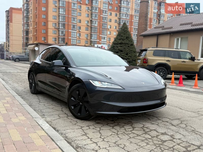 Седан Tesla Model 3 2024 в Днепре