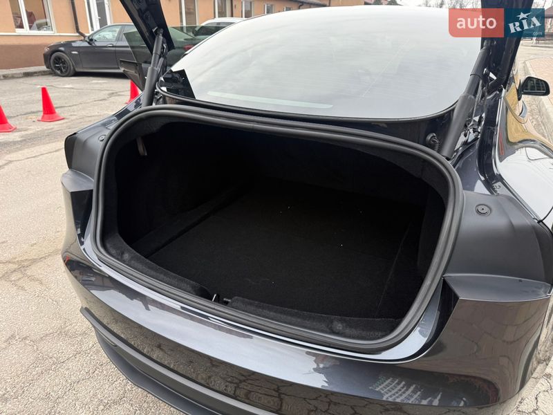 Седан Tesla Model 3 2024 в Днепре