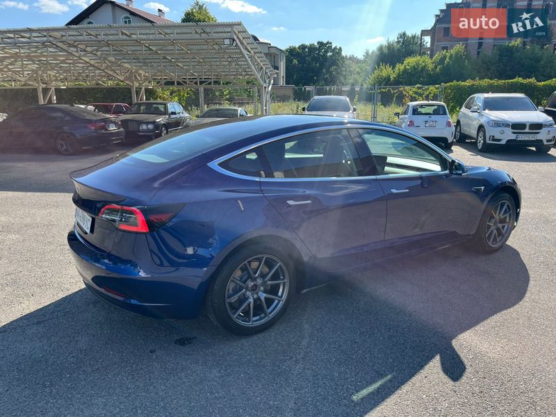 Седан Tesla Model 3 2019 в Киеве
