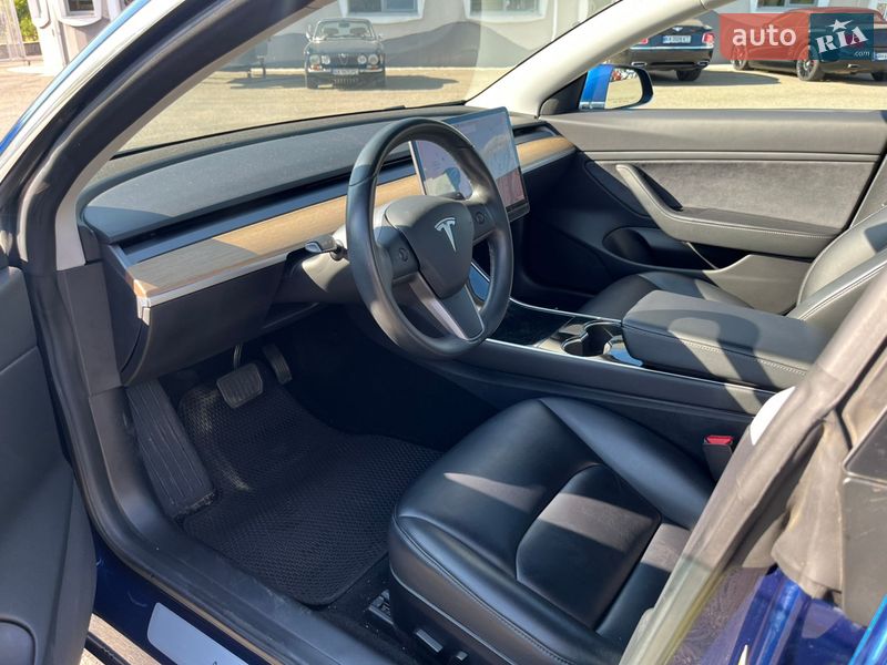 Седан Tesla Model 3 2019 в Киеве