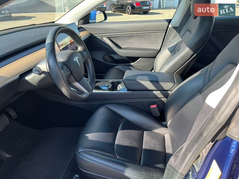 Седан Tesla Model 3 2019 в Киеве