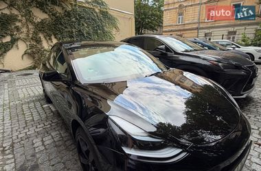 Седан Tesla Model 3 2023 в Києві