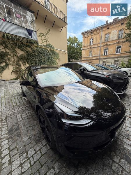 Седан Tesla Model 3 2023 в Киеве
