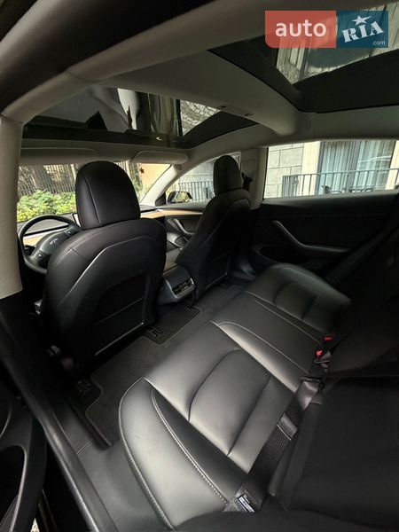 Седан Tesla Model 3 2023 в Киеве