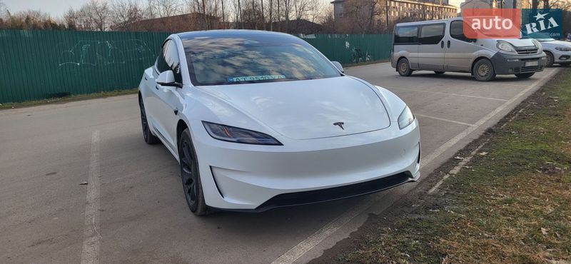 Седан Tesla Model 3 2025 в Ивано-Франковске