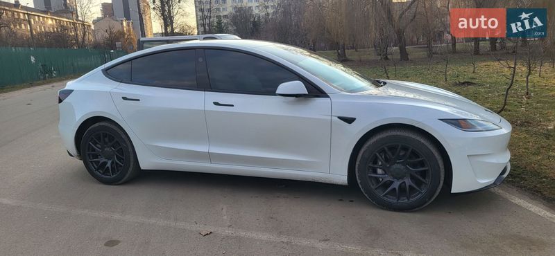 Седан Tesla Model 3 2025 в Ивано-Франковске