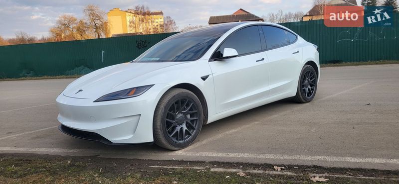 Седан Tesla Model 3 2025 в Ивано-Франковске