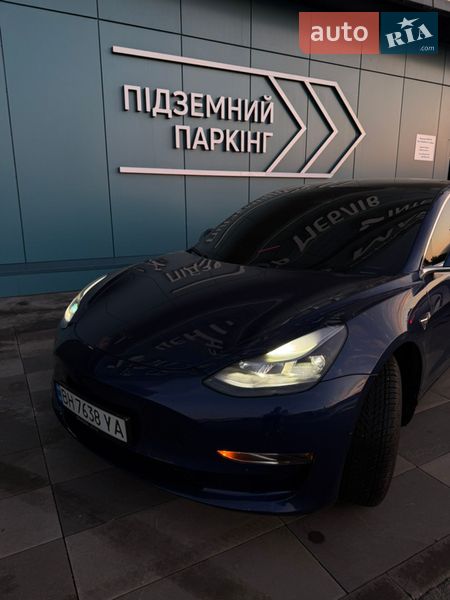 Седан Tesla Model 3 2019 в Киеве