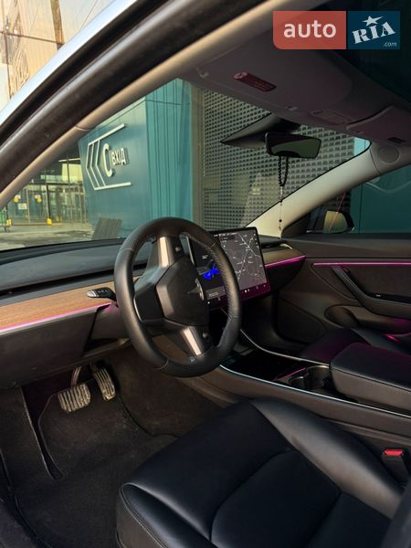 Седан Tesla Model 3 2019 в Киеве