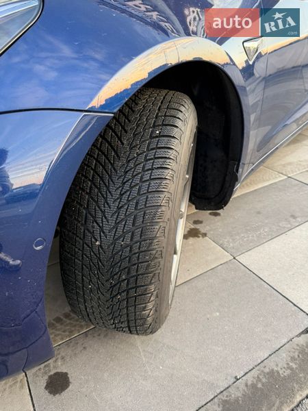 Седан Tesla Model 3 2019 в Киеве