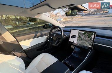 Седан Tesla Model 3 2018 в Черкассах