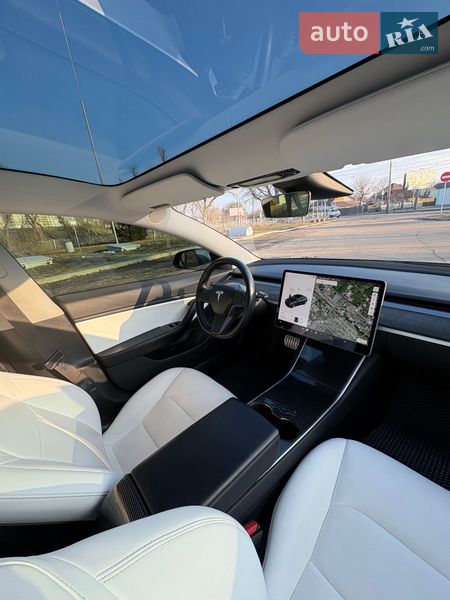 Седан Tesla Model 3 2018 в Черкасах