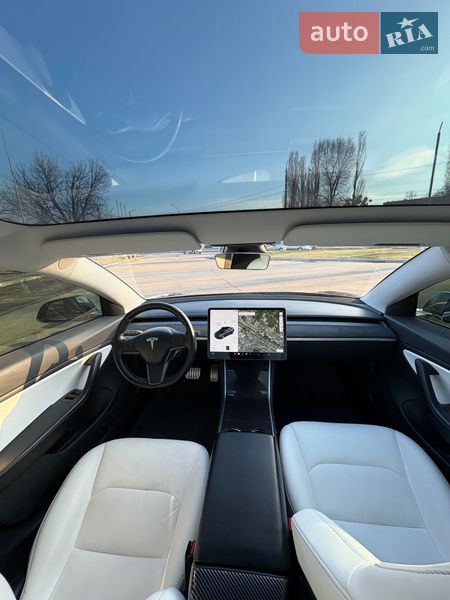 Седан Tesla Model 3 2018 в Черкасах
