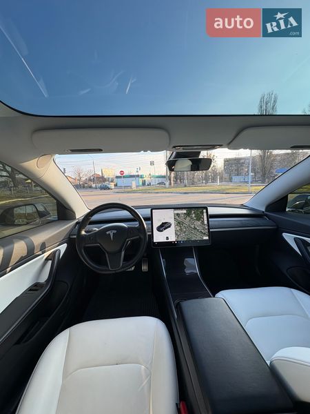 Седан Tesla Model 3 2018 в Черкасах