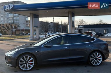 Седан Tesla Model 3 2018 в Черкассах