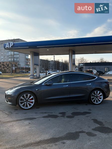 Седан Tesla Model 3 2018 в Черкасах