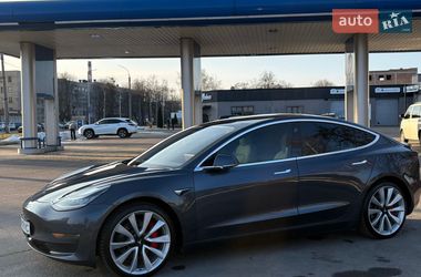 Седан Tesla Model 3 2018 в Черкассах