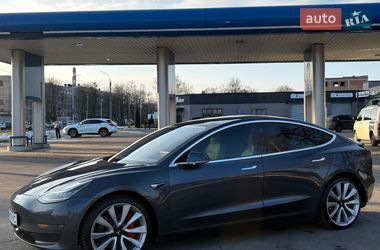 Седан Tesla Model 3 2018 в Черкассах