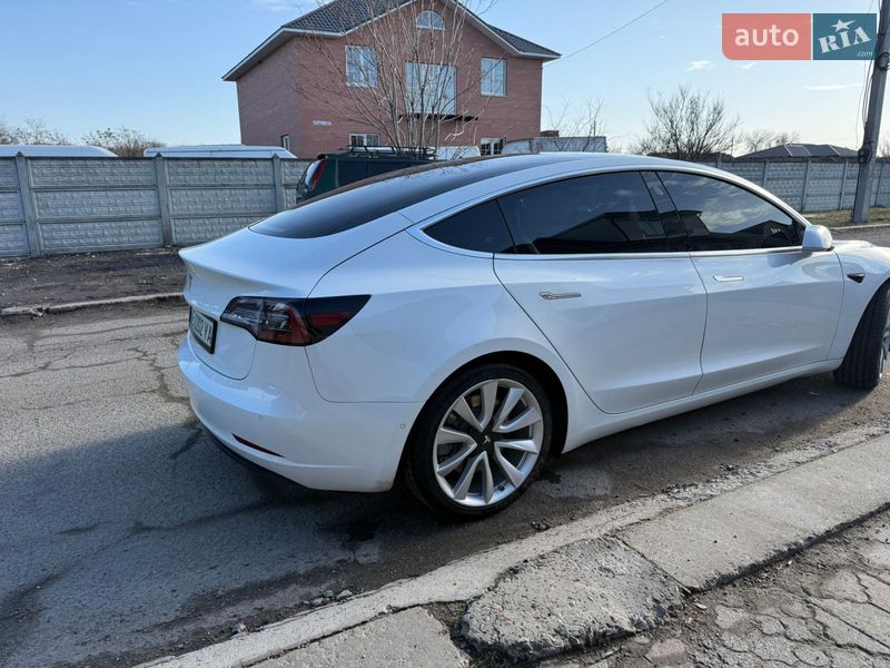 Седан Tesla Model 3 2018 в Дніпрі