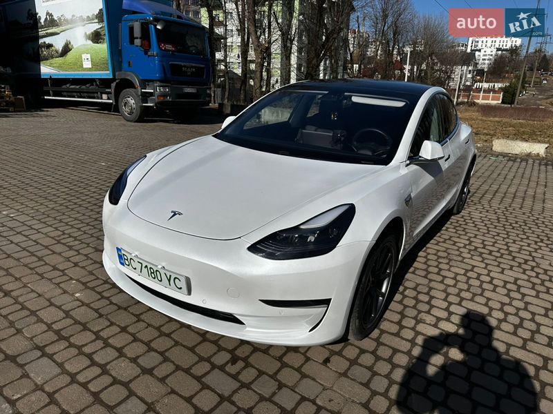 Седан Tesla Model 3 2019 в Львове
