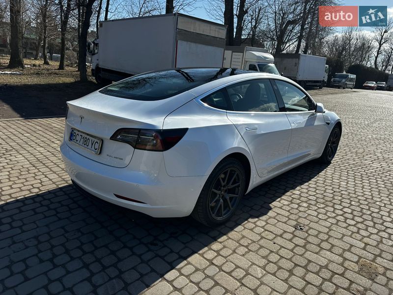 Седан Tesla Model 3 2019 в Львове