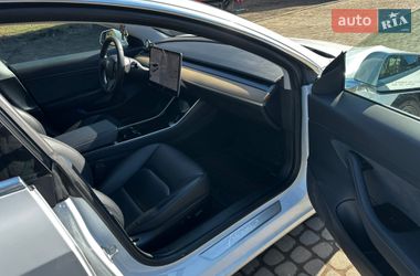 Седан Tesla Model 3 2019 в Львове