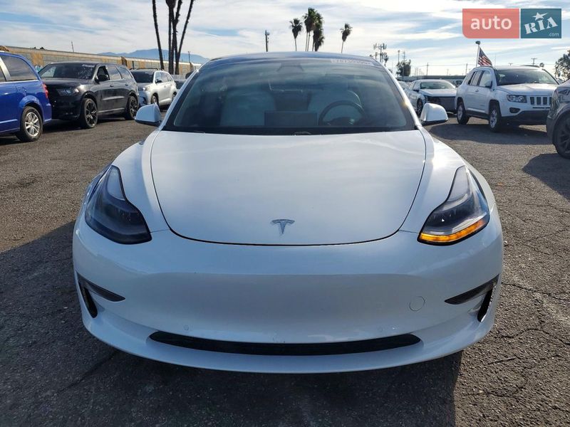 Седан Tesla Model 3 2021 в Львові