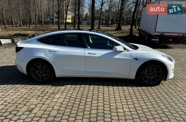 Седан Tesla Model 3 2019 в Львове